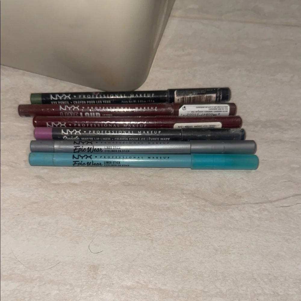 Assorted Eyeliner & Lip Liners - Multi Color Set